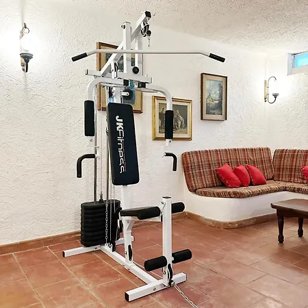 Villa 5' From The Sea, With Large Garden And Bbq *