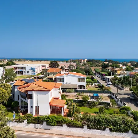 Villa 5' From The Sea, With Large Garden And Bbq *