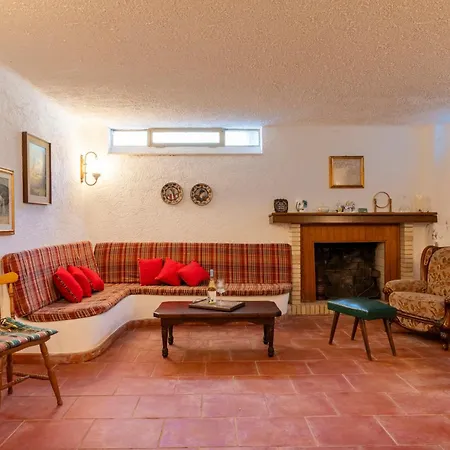 5' From The Sea, With Large Garden And Bbq
