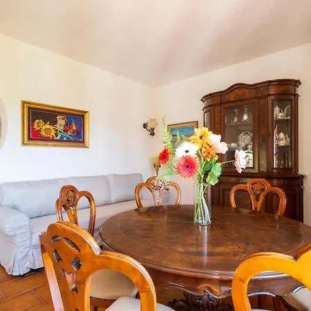 Villa 5' From The Sea, With Large Garden And Bbq *