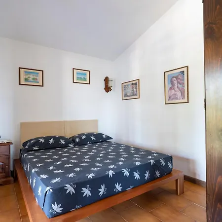 5' From The Sea, With Large Garden And Bbq Villa