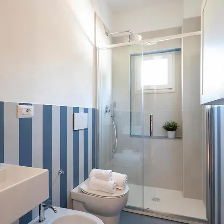 5' From The Sea, With Large Garden And Bbq Villa *