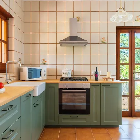 5' From The Sea, With Large Garden And Bbq Villa *