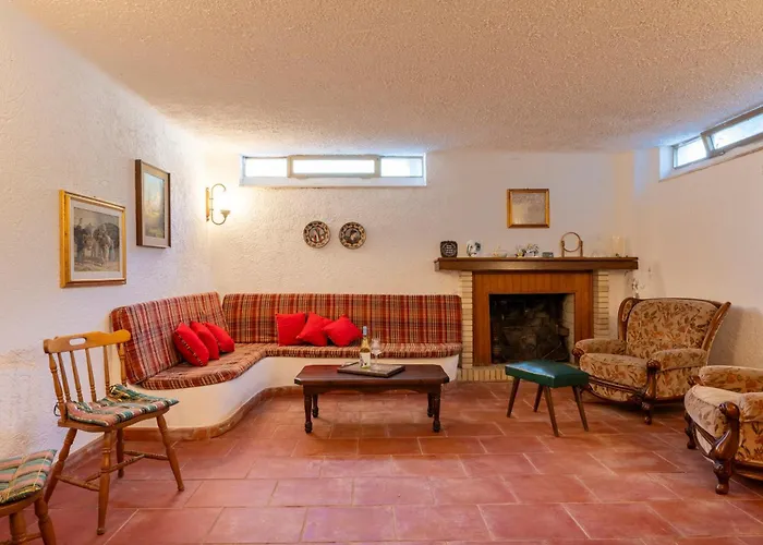 5' From The Sea, With Large Garden And Bbq