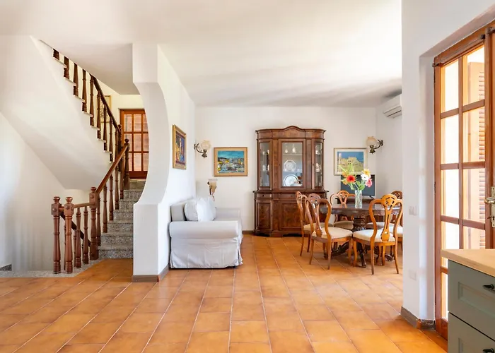 Willa 5' From The Sea, With Large Garden And Bbq